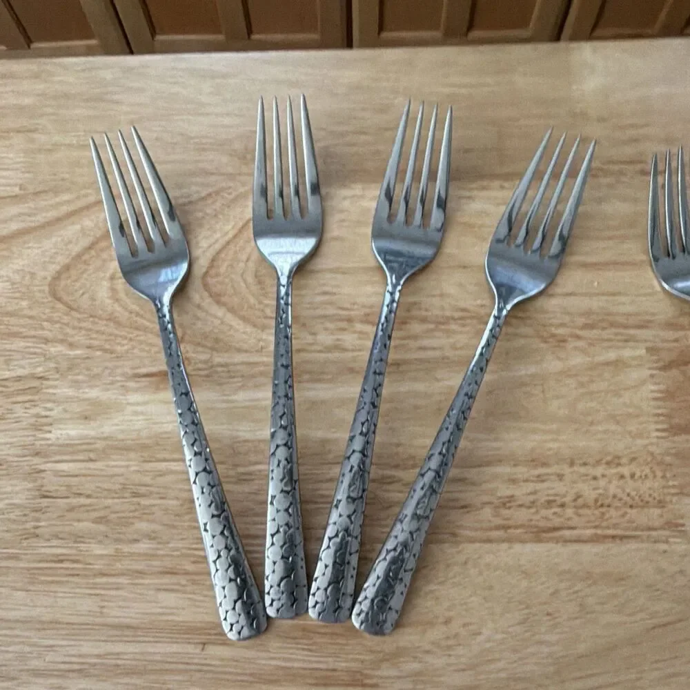 Oneida AA-13 Lola Stainless Steel Dot Handle Flatware Set 16pc Forks and Spoons